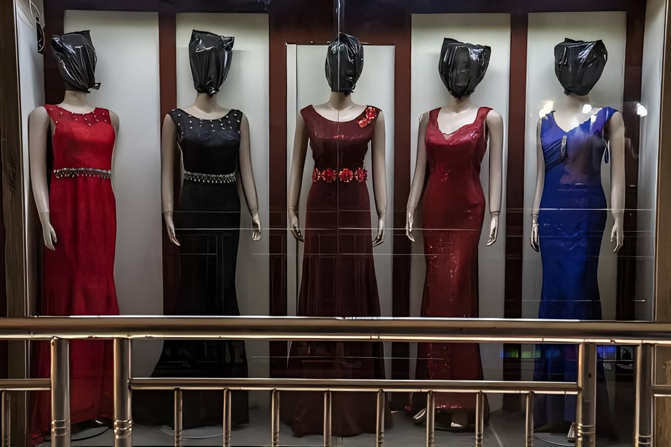 Cover Image for In Afghanistan, mannequins are hooded and masked under the Taliban rules.