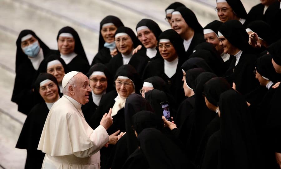 Cover Image for Pope Francis Grants Women Voting Rights At Forthcoming Synod of Bishops