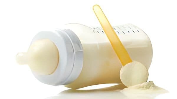 Cover Image for Baby milk should be supplied in plain packaging to avoid exploiting parents, WHO warns