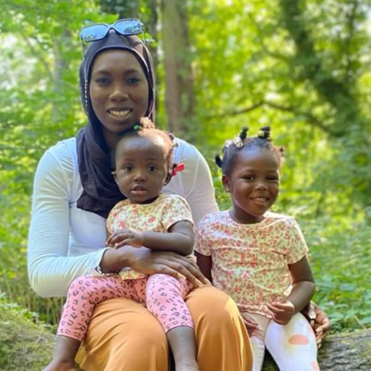 Cover Image for Man Gets Life Sentence for Murdering Mother and Two Kids
