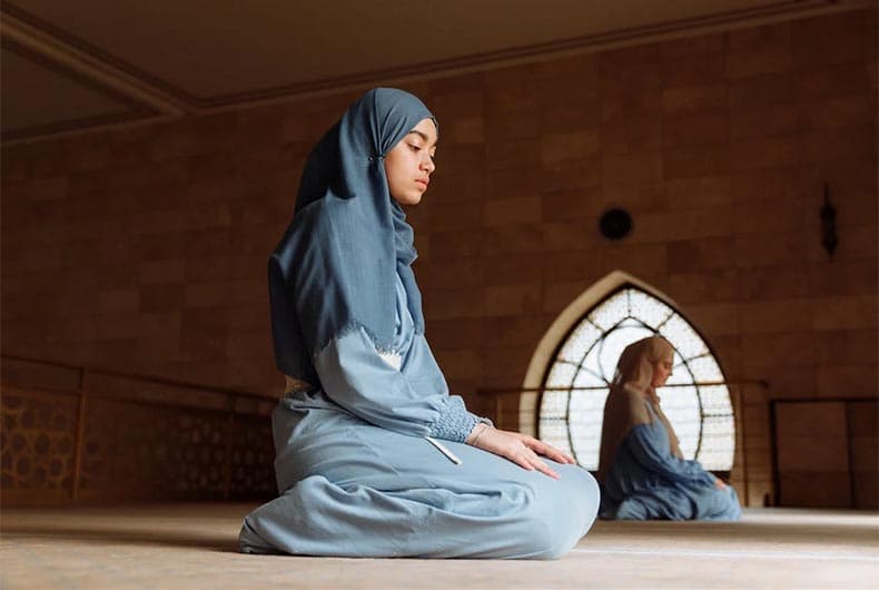 Cover Image for Women Can Now Pray Tarawih At the Eidgah in Lucknow, India.