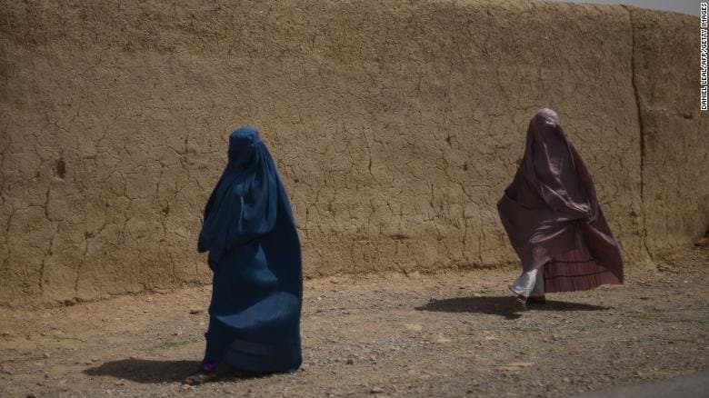 Cover Image for Afghanistan: NGOs Halt Aid Services Until Restrictions on Female Employees Are Lifted by The Taliban